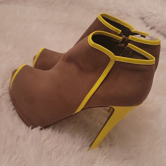 Qupid Sexy Open Toe Booties - Picture 6 of 16